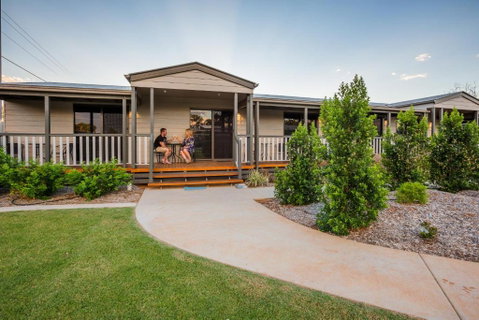 The Rocks Motel - Sunshine Coast Tourism 0