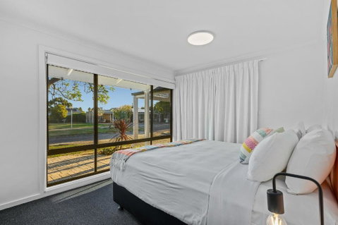 The Shore Guest House Milang - Sunshine Coast Tourism 1
