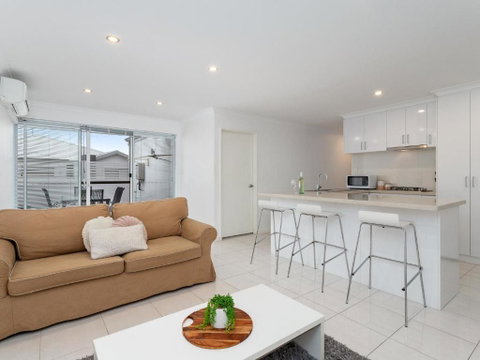 Three Bedroom, Two Bathroom Family Home - Sunshine Coast Tourism 1