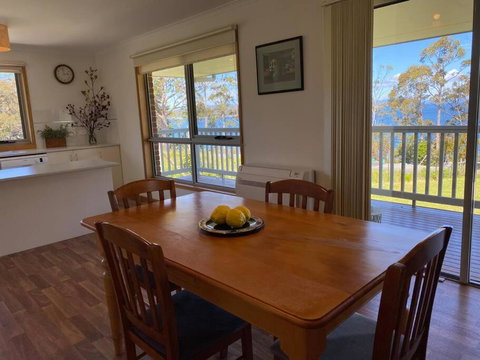 Three Island Escape - Dover - Sunshine Coast Tourism 1