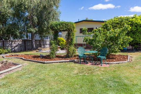 Three Little Ducks - Close And Cosy - Sunshine Coast Tourism 2