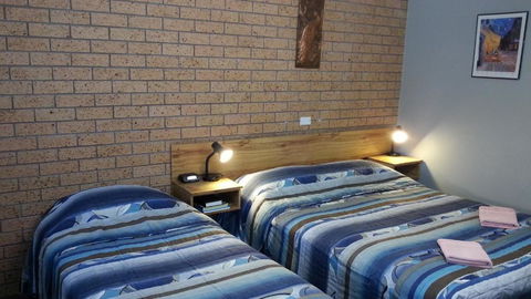 Three Ways Motel - Sunshine Coast Tourism 3