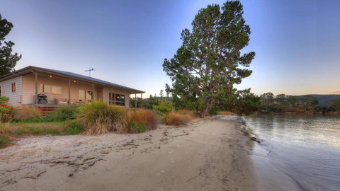 Tides Reach - Sunshine Coast Tourism 1