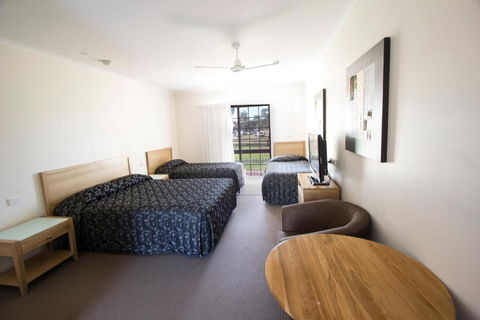 Tocumwal Golf Resort - Holiday Sunshine Coast 3