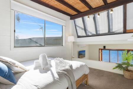 Waterfront Scotland Island Holiday Home - Family & Pet Friendly - 3 Bedrooms - Wifi - Netflix - Private Jetty - Sunshine Coast Tourism 3