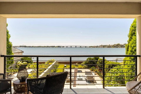 Waterfront Duplex 5 Bedrooms 5 Bathrooms - Sunshine Coast Tourism 2