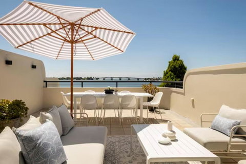 Waterfront Duplex 5 Bedrooms 5 Bathrooms - Sunshine Coast Tourism 3