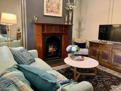 Warders Cottage: Iconic Cottage In The Heart Of Freo - Sunshine Coast Tourism 1