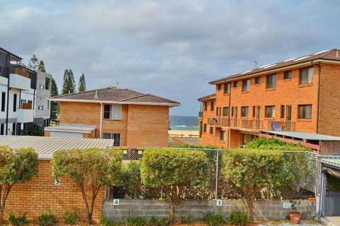 Wards Holiday Flat 6 - Holiday Sunshine Coast 1