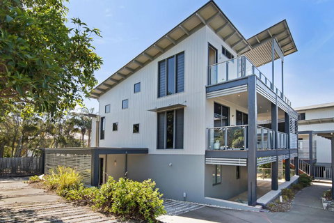 Warragi 5 By Discover Stradbroke - Pool - Holiday Sunshine Coast 0