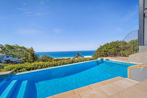 Warragi 5 By Discover Stradbroke - Pool - Holiday Sunshine Coast 1
