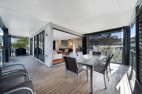 Warragi 5 By Discover Stradbroke - Pool - Holiday Sunshine Coast 2