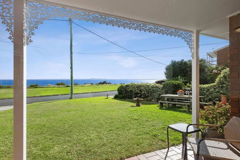 WATERFRONT - BAY VIEWS - Edgewater Springs - Holiday Sunshine Coast 1