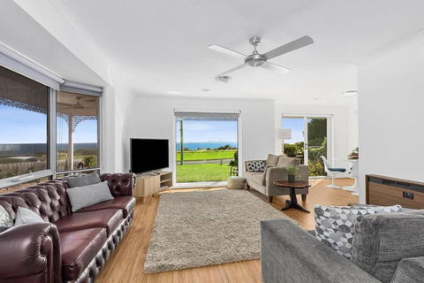 WATERFRONT - BAY VIEWS - Edgewater Springs - Holiday Sunshine Coast 0