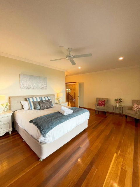 Waterfront Entire Luxury House With Bay View And Pool - Sunshine Coast Tourism 2