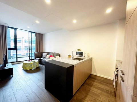 WE107 - 2 BR Modern Apartment With Study Room - Holiday Sunshine Coast 1