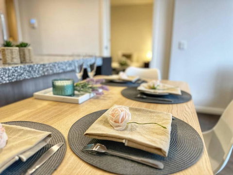 WE107 - 2 BR Modern Apartment With Study Room - Holiday Sunshine Coast 3