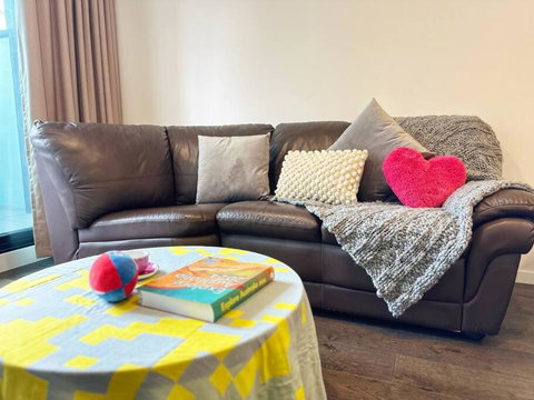 WE107 - 2 BR Modern Apartment With Study Room - Holiday Sunshine Coast 2