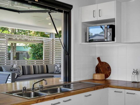 Welcome To The Crab Shack - Sunshine Coast Tourism 2