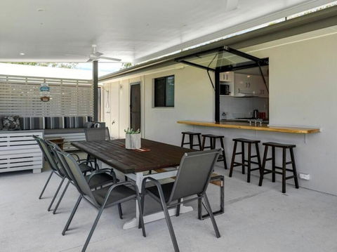 Welcome To The Crab Shack - Sunshine Coast Tourism 3