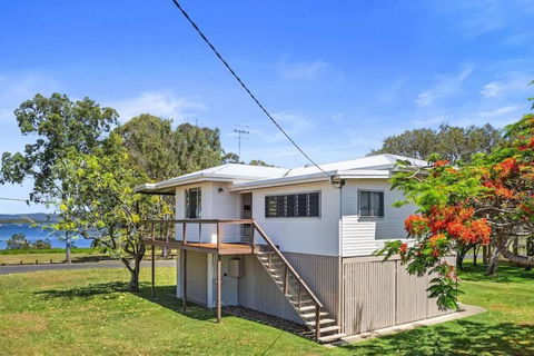 Welcome To Waterfront Views - Sunshine Coast Tourism 0