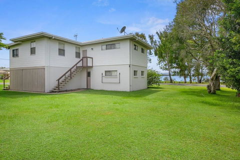 Welcome To Waterfront Views - Sunshine Coast Tourism 1