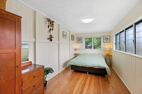 Welcome To Waterfront Views - Sunshine Coast Tourism 2