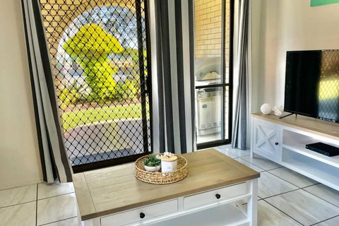 WHISPERING PALMS - Holiday Sunshine Coast 2