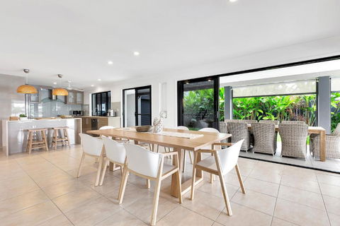 YALLA24-Luxury Resort Style Home - Sunshine Coast Tourism 3