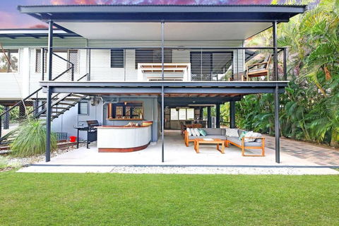 A Tropical Pool Paradise In Rapid Creek - Holiday Sunshine Coast 0