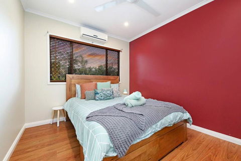A Tropical Pool Paradise In Rapid Creek - Holiday Sunshine Coast 4