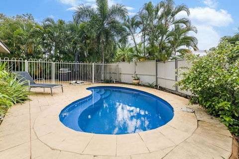 Ah Mat Bungalow - Tropical Darwin Stay With Pool - Holiday Sunshine Coast 0