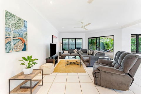 Ah Mat Bungalow - Tropical Darwin Stay With Pool - Holiday Sunshine Coast 2
