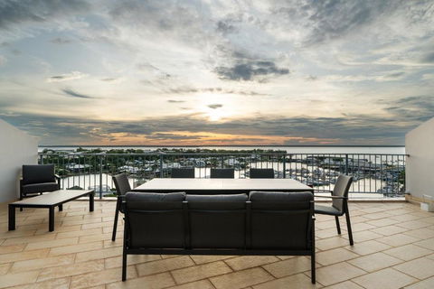 Anchor Point Penthouse 3BR With Marina Views - Pool - BBQs - Holiday Sunshine Coast 1