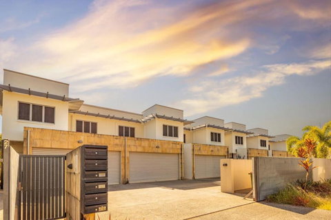 Beautifully Appointed In Bayview - Sunshine Coast Tourism 3