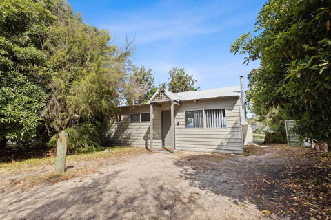 Tarra - Waterfront Retreat - Holiday Sunshine Coast 1