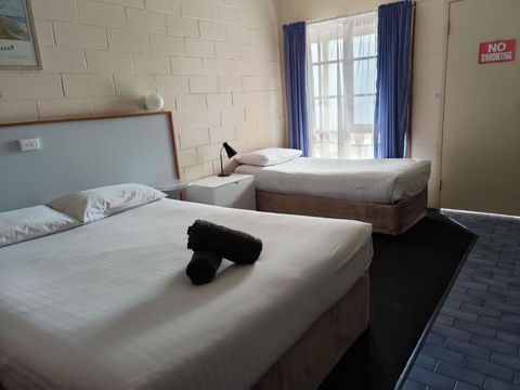 Yarragon Motel - Sunshine Coast Tourism 3