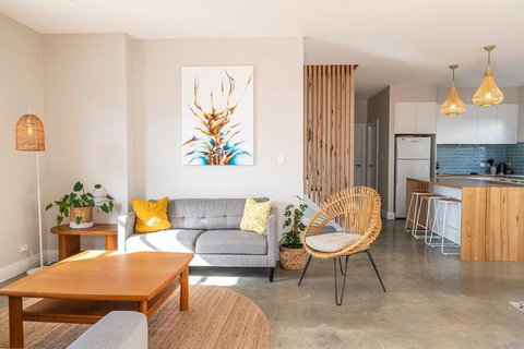 Yellow Door Beach Retreat - Holiday Sunshine Coast 0