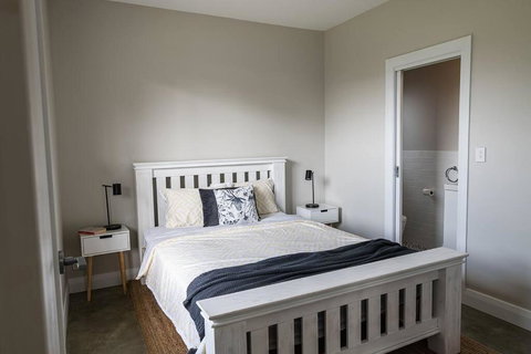 Yellow Door Beach Retreat - Holiday Sunshine Coast 1