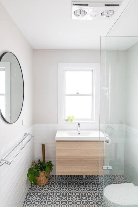 Yellow Door Beach Retreat - Holiday Sunshine Coast 2