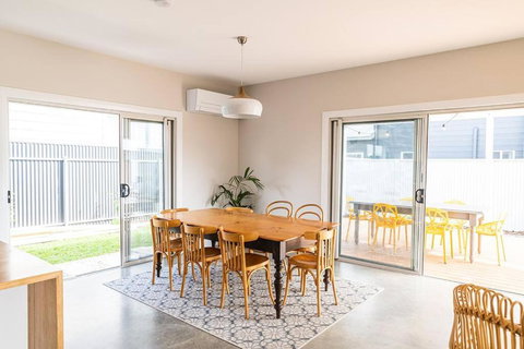 Yellow Door Beach Retreat - Holiday Sunshine Coast 3