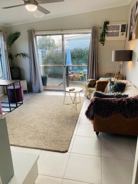 Yours And Theirs Pet Friendly Accommodation - Holiday Sunshine Coast 3