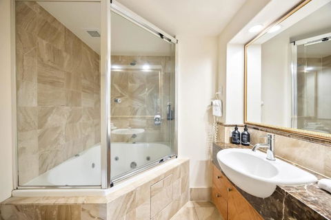 ZANZ205- Exclusive Outdoor Spa With Ocean Glimpses - Sunshine Coast Tourism 3