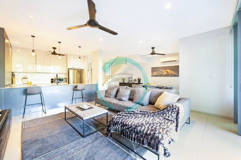 ZEN ARCTIC Luxury 2-Story T/House + Pool & Markets - Sunshine Coast Tourism 1