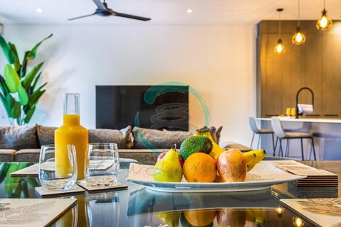 ZEN ARCTIC Luxury 2-Story T/House + Pool & Markets - Sunshine Coast Tourism 3