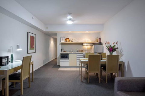 ZEN CITY & SEA Executive 1-BR Suite In Darwin CBD - Sunshine Coast Tourism 0