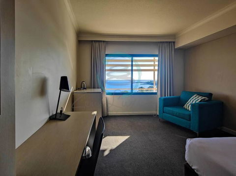 ZEN88 ESPLANADE: Hotel Suite W/ Ocean/Sunset Views - Sunshine Coast Tourism 3
