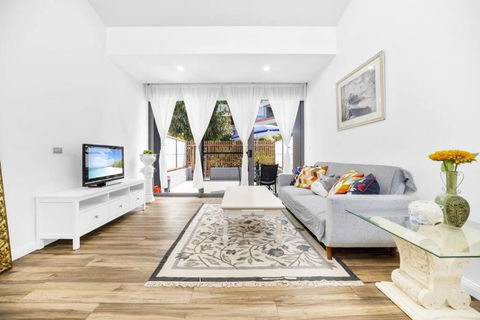 Zetland Gem 2Bed Apt With Pool & Gym Access - Holiday Sunshine Coast 0