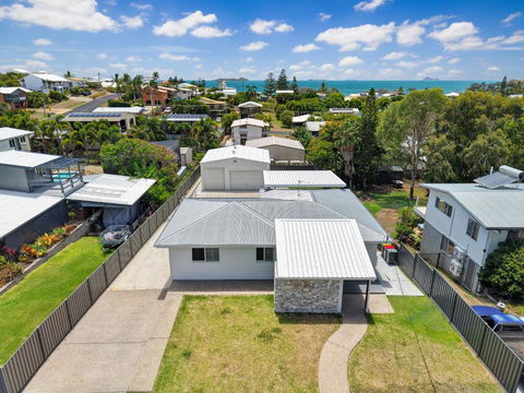 Zilzie Beach House - Sunshine Coast Tourism 2