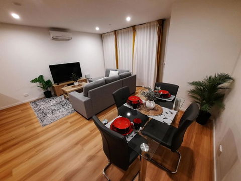 ZMITH Apartment - BROOKE, - Near AIS, GIO Stadium, UC, & Nth - Canberra Hospital - Holiday Sunshine Coast 0